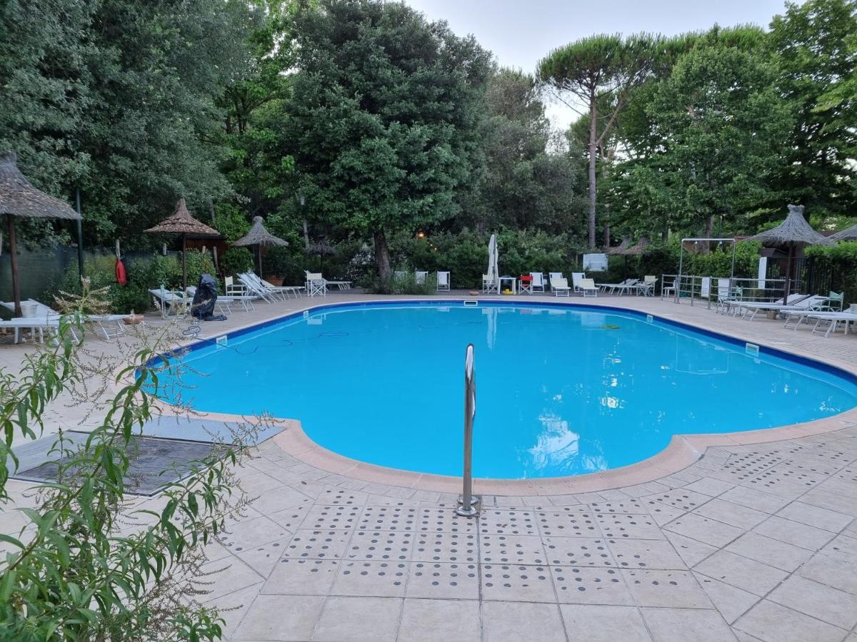 Chalet 4 Or 6 Persons Toscana Viareggio Camping Bosco Verde Italie Torre del Lago Puccini Exterior foto